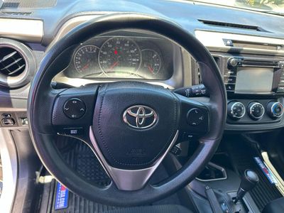 2016 Toyota RAV4 — photo 18 view