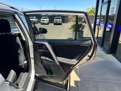 2016 Toyota RAV4 — photo 15 view