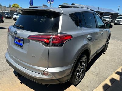2016 Toyota RAV4 — photo 8 view