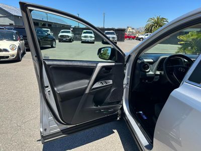 2016 Toyota RAV4 — photo 9 view