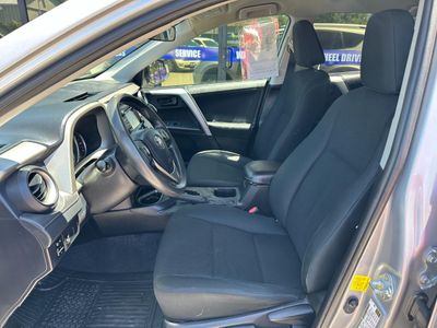2016 Toyota RAV4 — photo 10 view