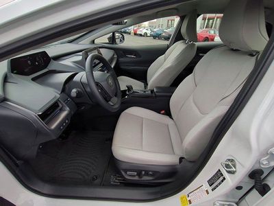 2025 Toyota Prius - Photo 8