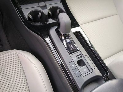 2025 Toyota Prius - Photo 15