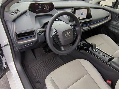 2025 Toyota Prius - Photo 9
