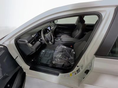 2025 Toyota Camry — photo 12 view