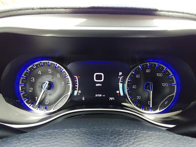 2024 Chrysler Pacifica — photo 14 view