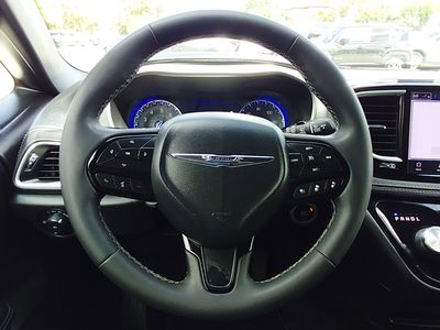 2024 Chrysler Pacifica — photo 12 view