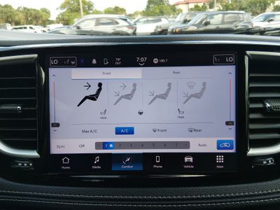 2024 Chrysler Pacifica — photo 17 view