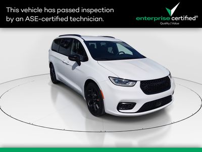 2024 Chrysler Pacifica Touring L FWD — front three-quarter view