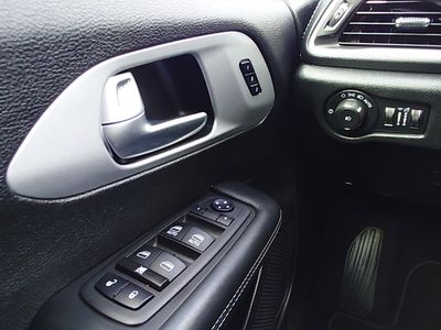 2024 Chrysler Pacifica — photo 13 view