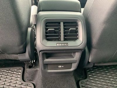 2025 Volkswagen Taos SEL - Photo 26