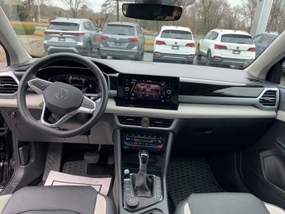 2025 Volkswagen Taos SEL - Photo 17