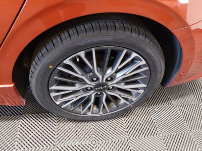 2024 Kia Forte — photo 10 view