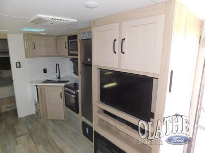 2024 Forest River RV Rockwood Ultra Lite - Photo 6