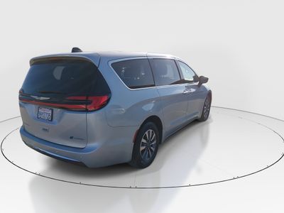 2023 Chrysler Pacifica — photo 7 view
