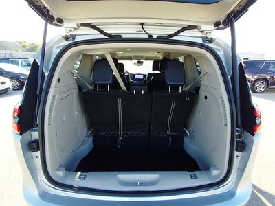 2023 Chrysler Pacifica — photo 11 view