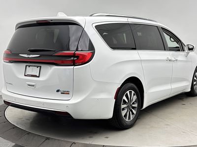 2021 Chrysler Pacifica - Photo 8