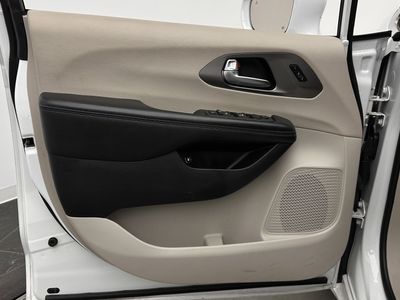 2021 Chrysler Pacifica - Photo 10