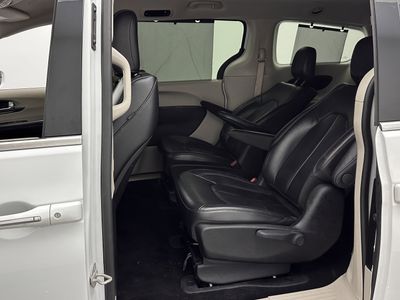 2021 Chrysler Pacifica - Photo 23