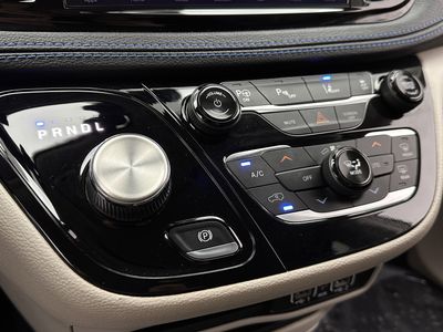 2021 Chrysler Pacifica - Photo 16