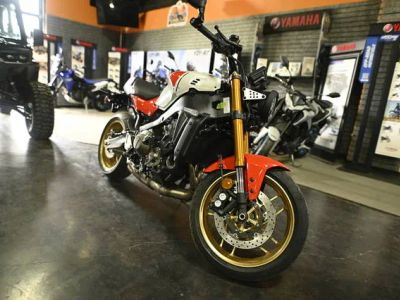 2026 Yamaha XSR900 — front three-quarter view