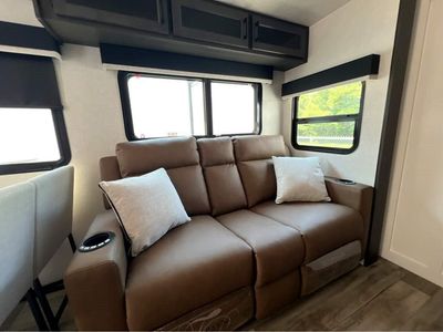 2026 VENTURE RV SPORTTREK - Photo 10