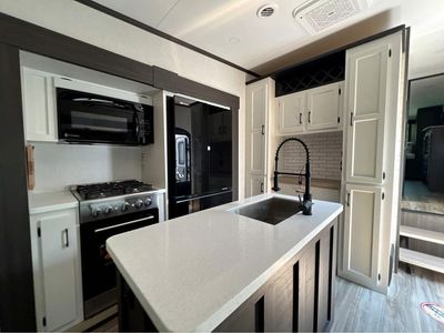 2026 VENTURE RV SPORTTREK - Photo 13