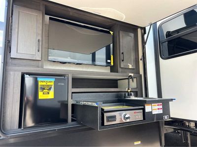 2026 VENTURE RV SPORTTREK - Photo 6