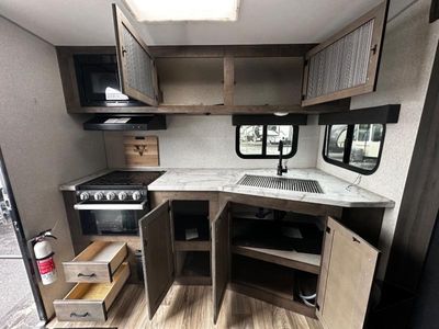 2022 Venture RV Sonic - Photo 13