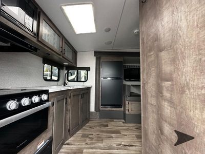 2022 Venture RV Sonic - Photo 11