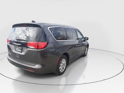 2022 Chrysler Voyager - Photo 7