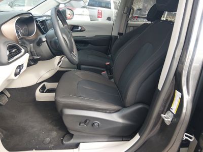 2022 Chrysler Voyager - Photo 20