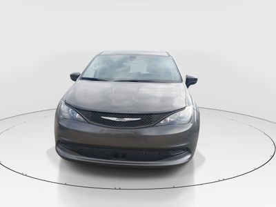 2022 Chrysler Voyager - Photo 2