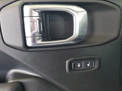 2026 Jeep Wrangler — photo 14 view