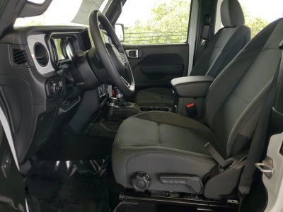 2026 Jeep Wrangler — photo 17 view