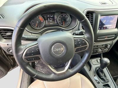 2019 Jeep Cherokee — photo 37 view
