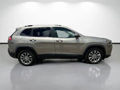 2019 Jeep Cherokee — side profile view