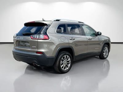2019 Jeep Cherokee — rear three-quarter view