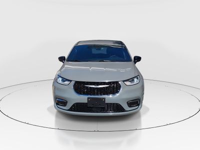 2025 Chrysler Pacifica - Photo 2