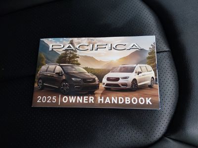 2025 Chrysler Pacifica - Photo 19