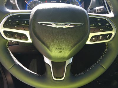 2025 Chrysler Pacifica - Photo 12