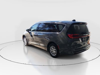 2025 Chrysler Pacifica - Photo 5