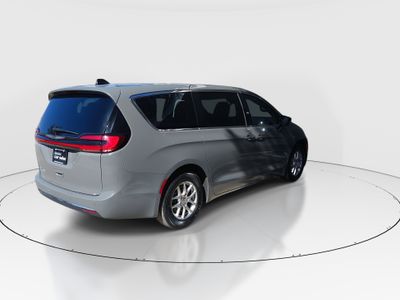 2025 Chrysler Pacifica - Photo 7