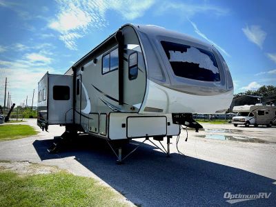 2022 Highland Ridge Mesa Ridge XLT — front three-quarter view