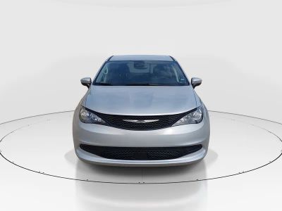 2023 Chrysler Voyager - Photo 2
