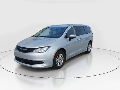 2023 Chrysler Voyager - Photo 3