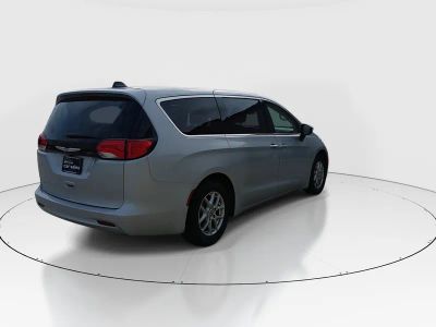 2023 Chrysler Voyager - Photo 7