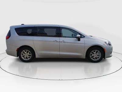 2023 Chrysler Voyager - Photo 8