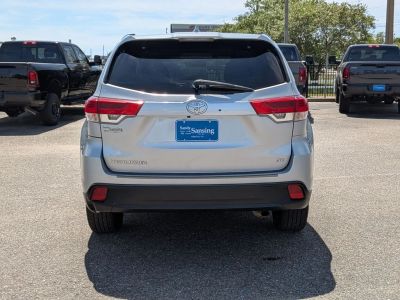 2018 Toyota Highlander - Photo 4