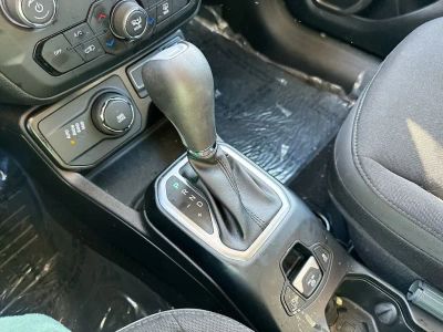 2023 Jeep Renegade - Photo 29